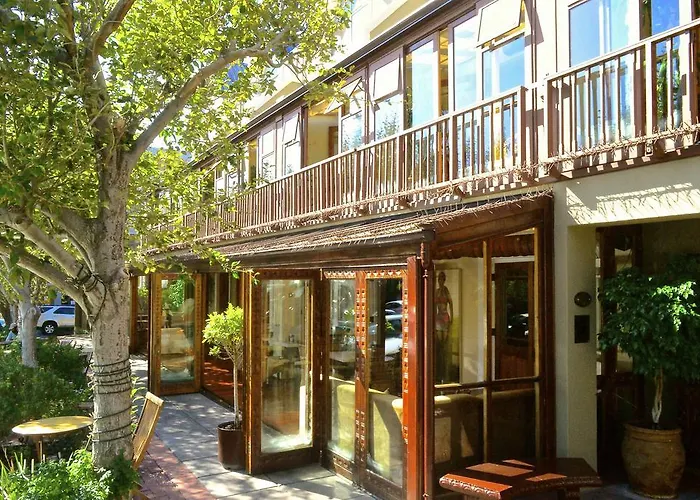 Ikhaya Lodge