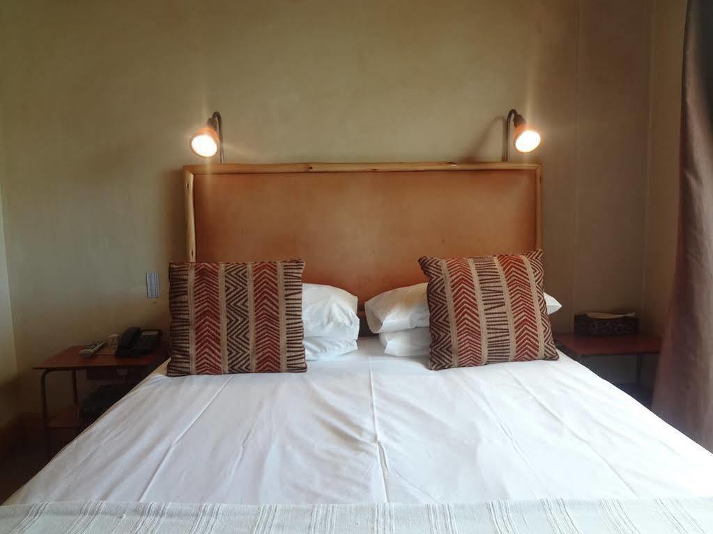 Ikhaya Lodge *